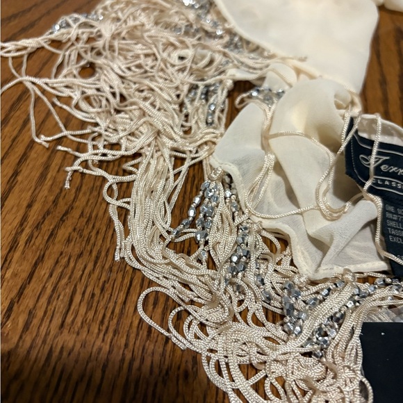 Terry Lewis Classic Luxuries Cream Scarf - Picture 3 of 4